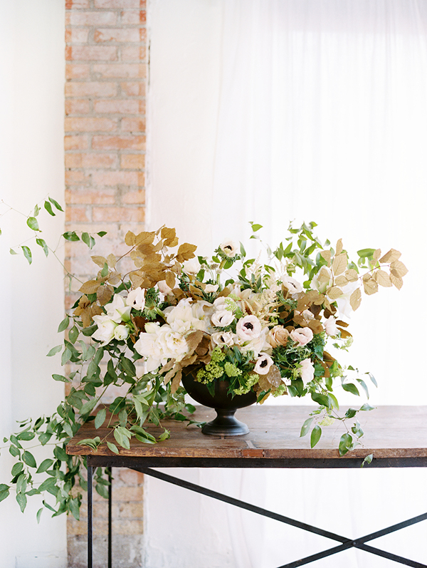 2 Gorgeous Oversized Floral Centrepieces // see them all on onefabday.com
