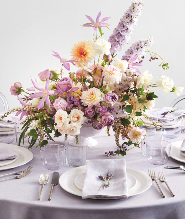 22 Gorgeous Oversized Floral Centrepieces // see them all on onefabday.com